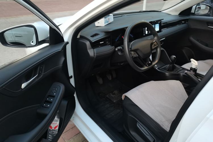 Used Roewe i5 2023 1.5L Manual Comfort Edition