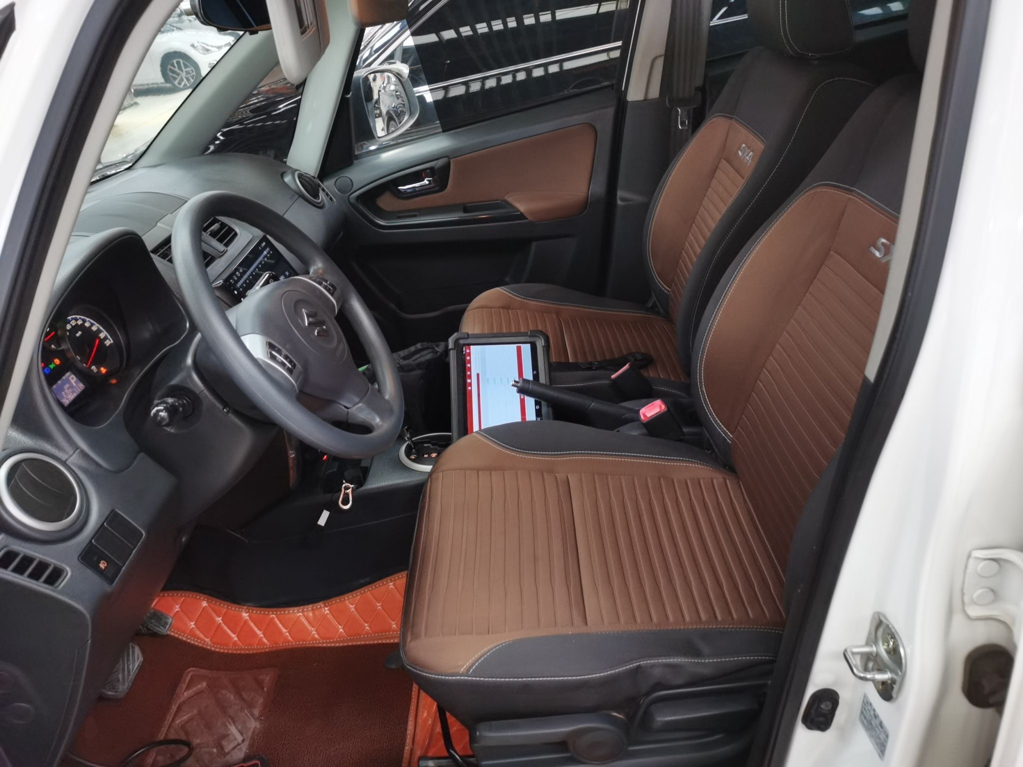 Переднее сиденье в автомобиле