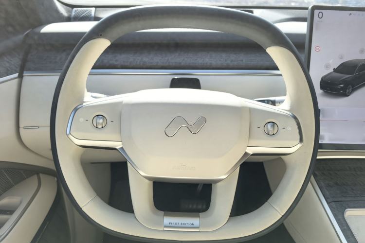 Used ONVO Luxeed L90 2025 Model—Ultra Six-Seater Version
