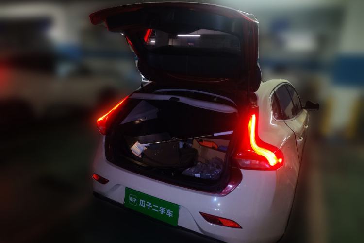 Used Volvo V40 2014 2.0T Zhiya Edition
