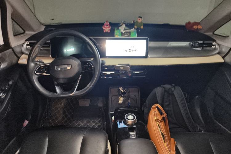 Used Geometry E Firefly 2022 401 km Linglong Tiger 4 Seats Center Console