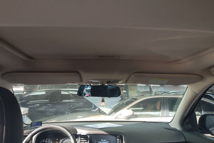 Used Mitsubishi Outlander 2019 2.0L Two-Wheel Drive Comfort Edition 7-Seater China VI Standard