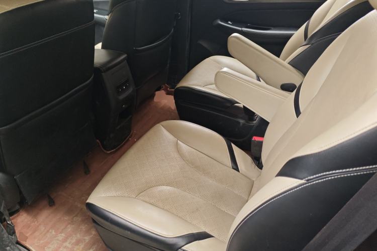 Used Baojun 730 2017 1.5T DCT Fashion Edition 7-Seater China V Emission Standard Left Rear Seat