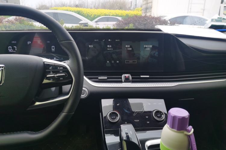 Used Bestune B70 2023 Third Generation 1.5T Automatic Enjoyment Version 70th Anniversary Edition Center Console