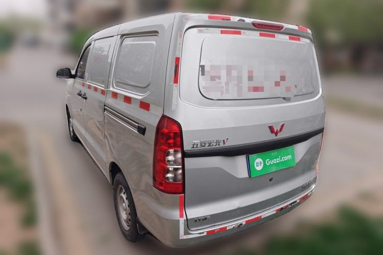 Used Wuling Hongguang V 2022 1.5L Jingqu Edition Enclosed-Window Vehicle with Electric Power Steering LAR