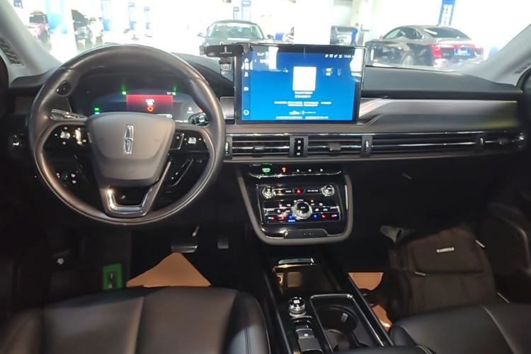 Used Lincoln Corsair 2022 2.0T Two-Wheel Drive Deluxe Edition Center Console