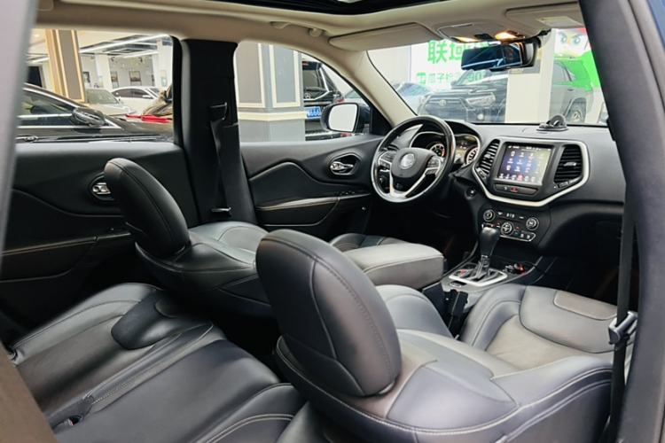 Used Jeep Cherokee 2020 2.0L Two-Wheel Drive Classic Sports Edition