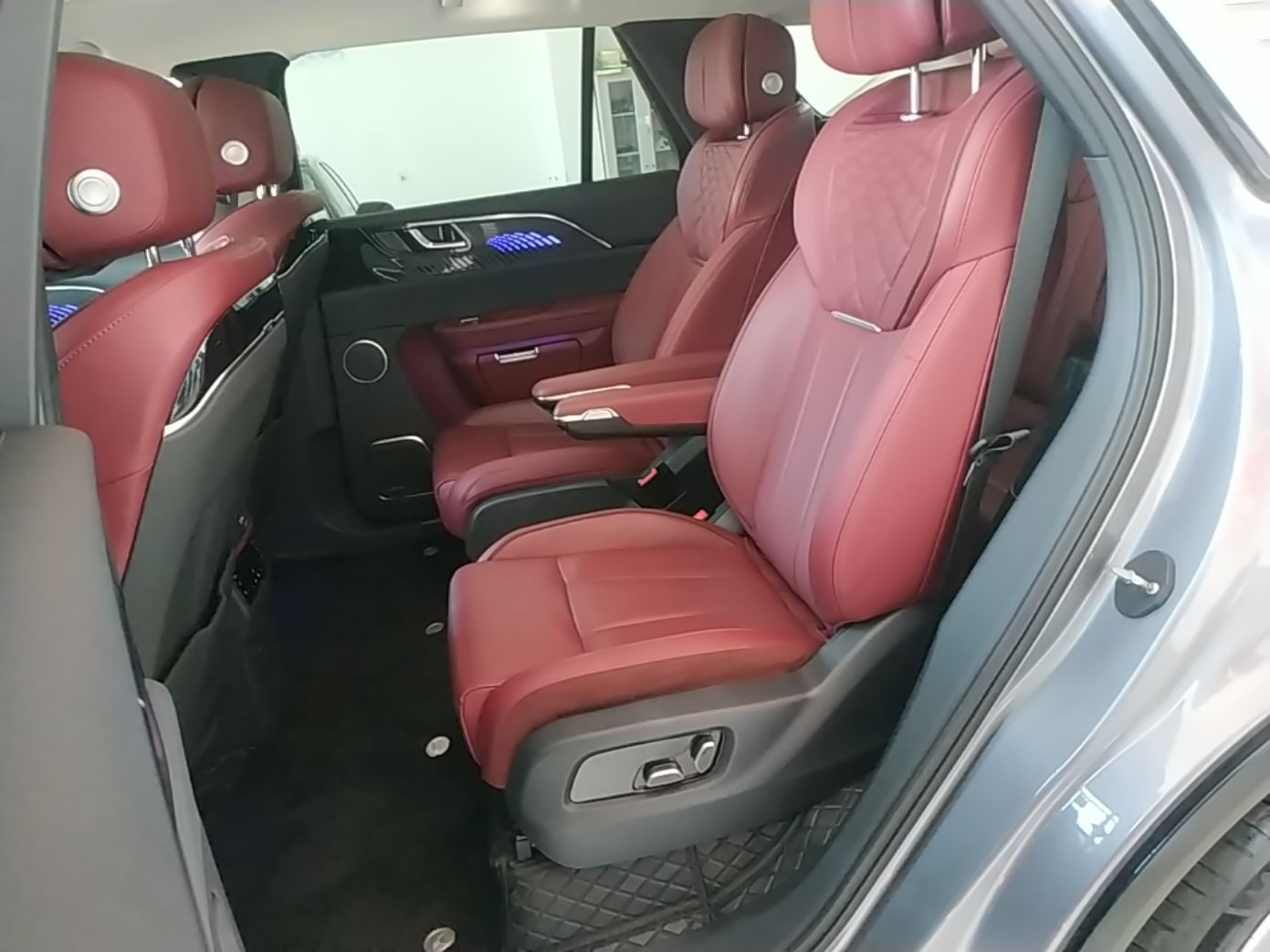 Hongqi E-HS9 2022 660 km Range Flagway Edition Six Seats — снимка 20