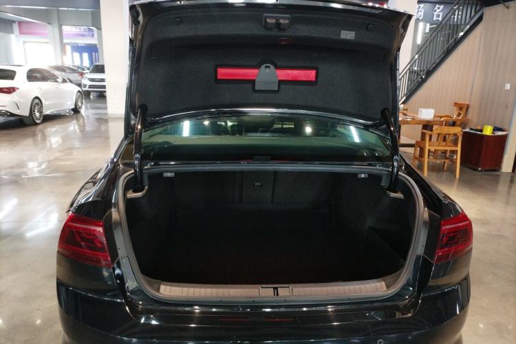 Used Volkswagen Magotan 2020 330TSI DSG Leading Model Trunk