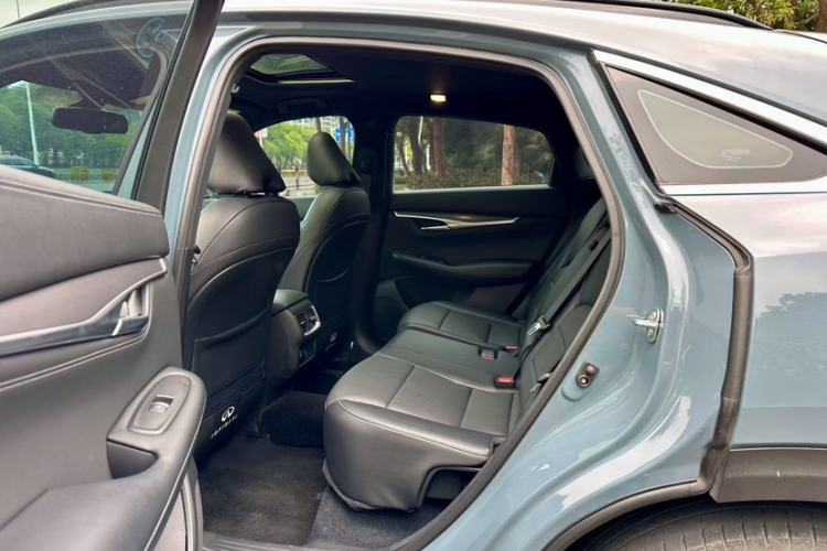 Used Infiniti QX55 2022 2.0T All-Wheel-Drive Ignite Edition Interior 4