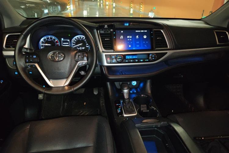 Used Toyota Highlander 2018 2.0T Four-Wheel Drive Supreme Edition 7-Seater China VI Center Console