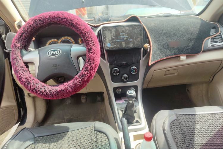 Used BYD F3 2014 1.5L Manual Luxury Model Center Console