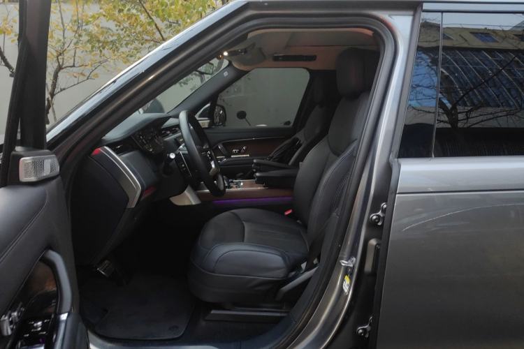 Used Land Rover Range Rover 2023 3.0 L6 400 PS Prestige Seven-Seater Extended Version