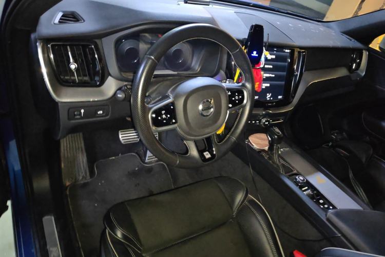 Used Volvo XC60 2019 T5 4x4 Zhiyuan Sport Edition China V Standard Steering Wheel