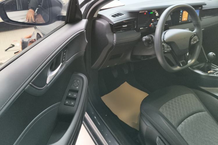 Used Roewe i5 2023 1.5L Manual Comfort Edition