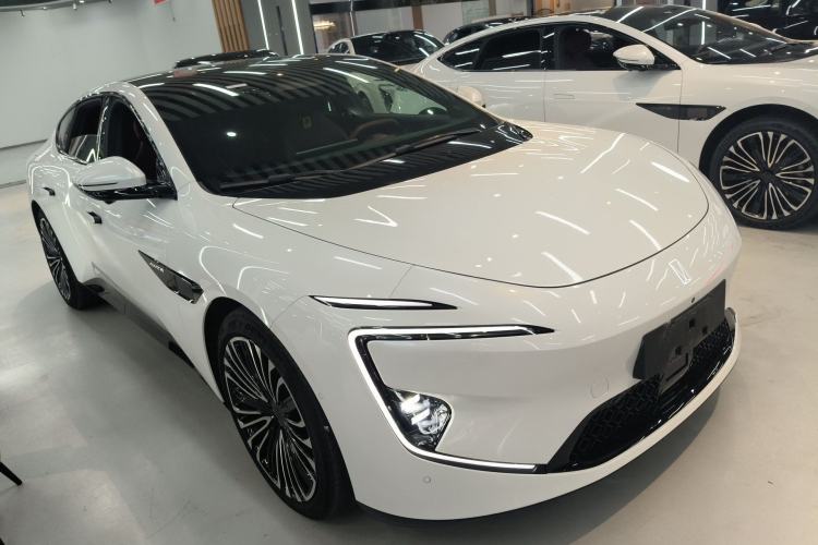 Used Avatr 12 2025 Year Updated Ultra Extended-Range Version Front Right 45 Deg