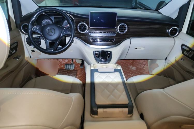 Used Mercedes-Benz V-Class 2018 V 260 Avantgarde Edition China VI Center Console