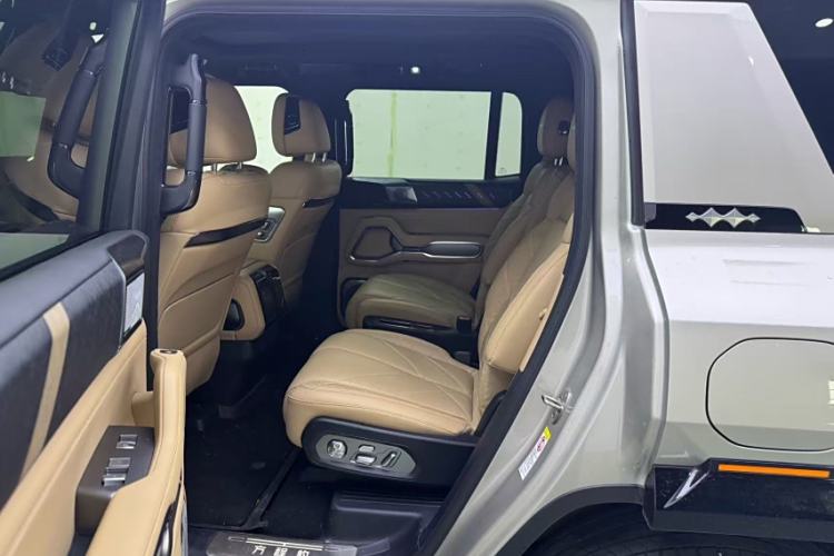 Used Formula Leopard Leopard 8 2025 Smart & Brave Flagship Edition 6 Seats