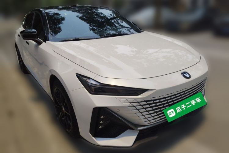 Used CHANGAN UNI-V 2023 1.5T Prestige Model Front Right 45 Deg