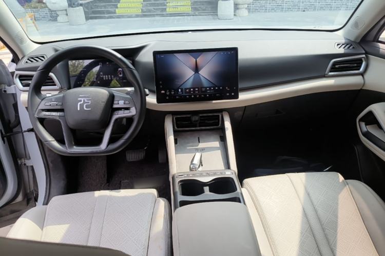 Used BYD Yuan UP 2025 Intelligent Driving Version 401 KM Dynamic Edition Center Console