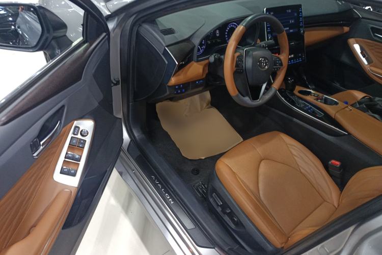 Used Toyota Avalon 2019 2.5L Touring Premium Version China VI Standard Driver Seat