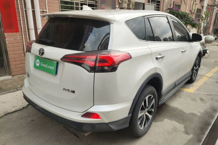 Used Toyota RAV4 2019 2.0L CVT Two-Wheel Drive Luxury Version China VI Standard Rear Right 45 Deg