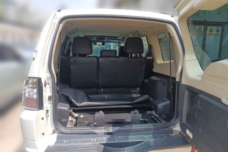 Used Mitsubishi Pajero 2016 3.0L Automatic Luxury Edition China IV