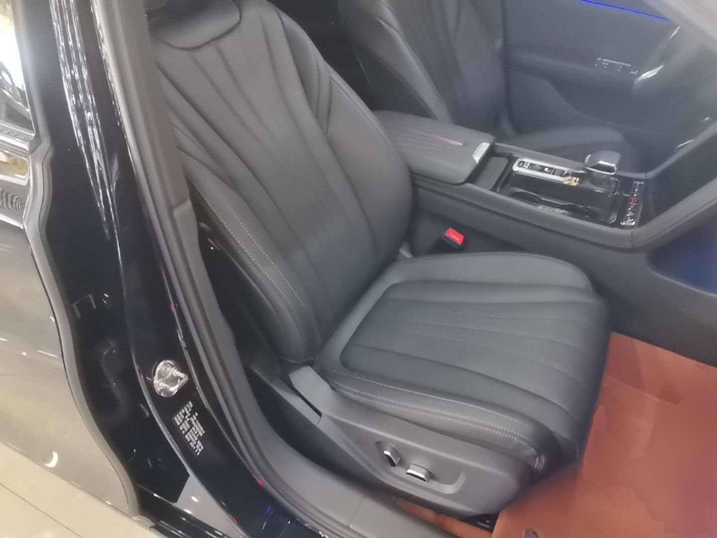 Hongqi H5 2025 Model 2.0T Automatic Xuan Ying 2 Million Units Commemorative Edition — снимка 19