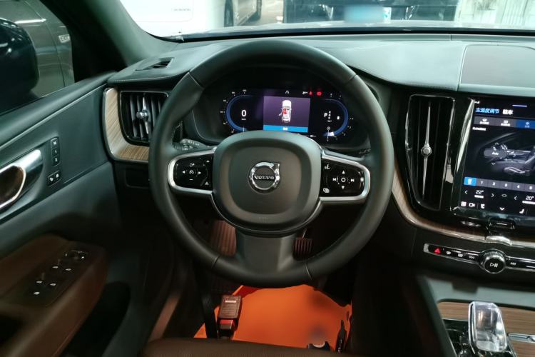 Used Volvo XC60 2024 B5 4x4 Smart Luxury Edition
