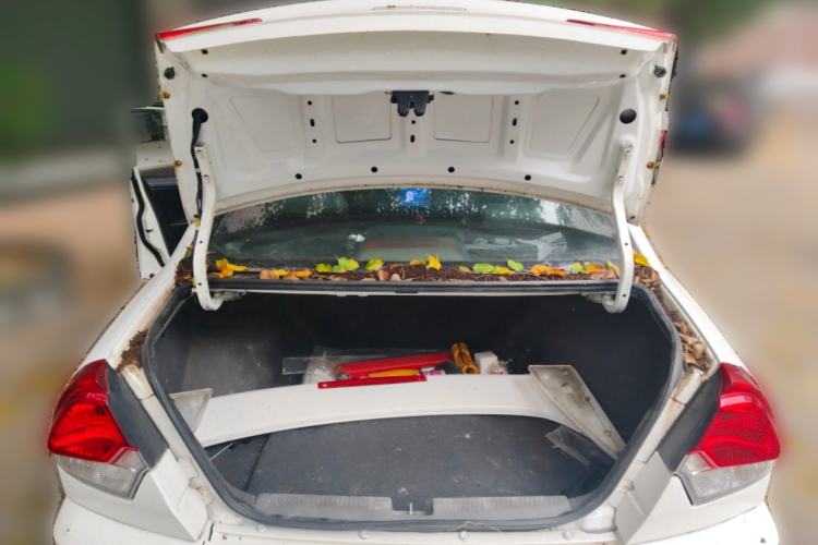 Used Soueast V3 Lingyue 2015 1.5L AMT Happiness Edition Trunk