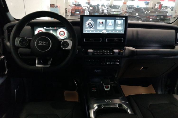 Used 212 T01 2024 2.0T Explorer
