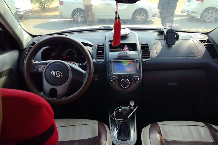 Used Kia Soul 2013 1.6L AT GL Center Console