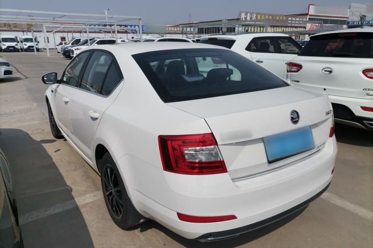 Used Skoda Octavia 2017 1.6L Manual Smart Drive Edition
