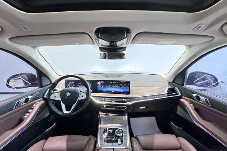 Used BMW X7 2023 xDrive40i Luxury Package with Leading Features