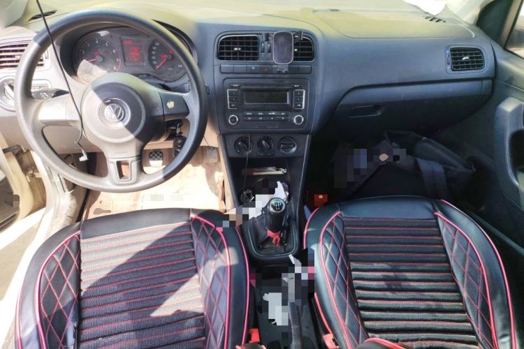 Used Volkswagen Polo 2013 1.4L Manual Fashion Edition Center Console