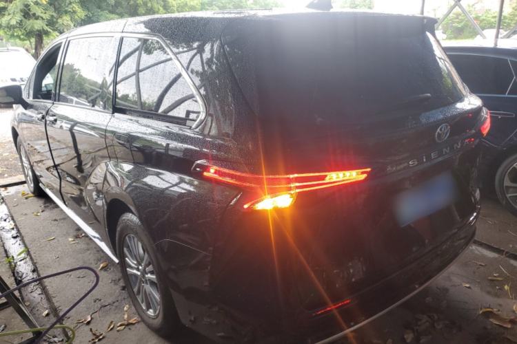 Used Toyota SIENNA 2021 2.5L Hybrid Premium Edition
