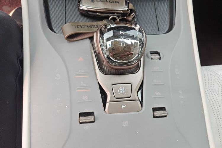 Used Denza D9 2022 DM-i 970 Four-Wheel Drive Prestige Model Gear Lever