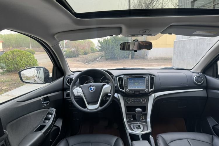 Used Venucia T70 2015 2.0L CVT Smart Edition
