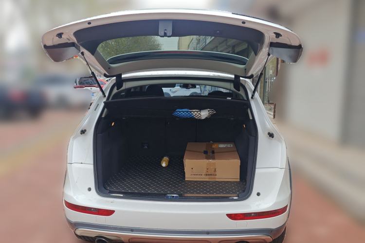 Used Audi Q5 2018 Collector's Edition 40 TFSI Technology Model Trunk