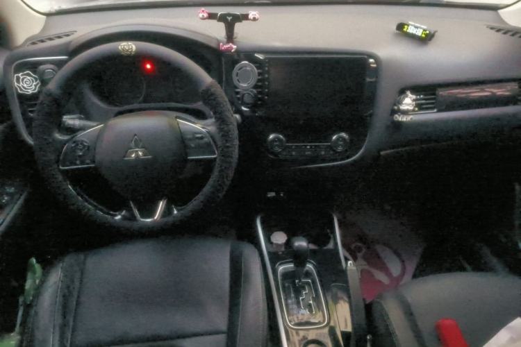 Used Mitsubishi Outlander 2018 2.0L Two-Wheel Drive Glory Edition 5 Seats