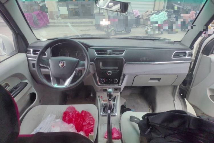 Used Jinbei New Hiace X30L 2018 1.5L Box Truck Wealth Edition DLCG14 Center Console