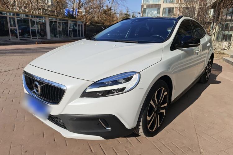 Used Volvo V40 2017 Cross Country T5 AWD Luxury Edition