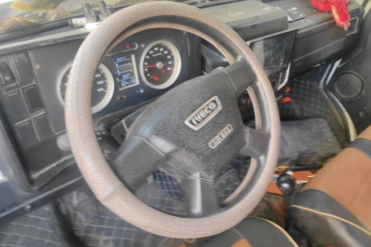 Used Iveco Daily 2017 2.5T A35 Passenger Van 5-7 Seats Model 47Z5 Steering Wheel