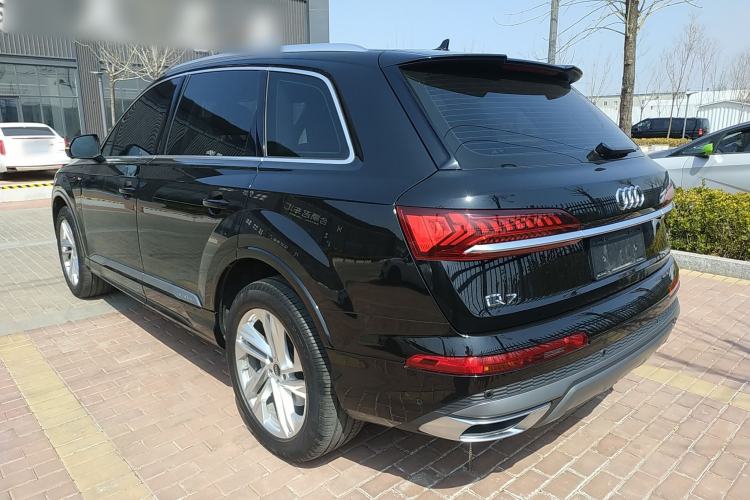 Used Audi Q7 2023 45 TFSI quattro S line Sport model
