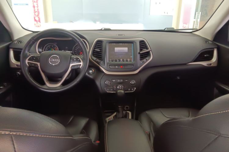 Used Jeep Cherokee 2017 2.0L Superior Edition Center Console