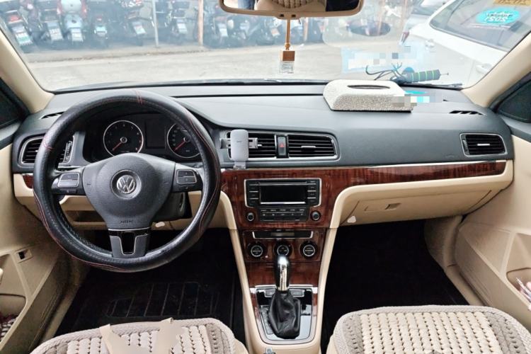 Used Volkswagen Lavida 2013 Revised Version 1.6L Automatic Luxury Edition
