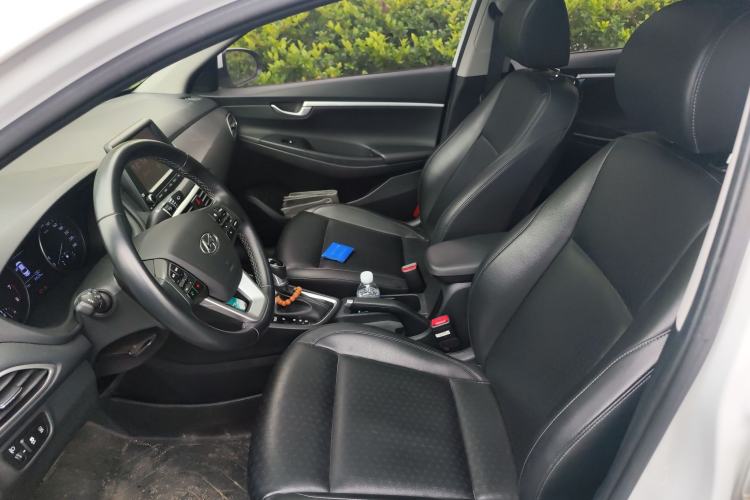 Used Hyundai Celesta 2017 1.6L Automatic Yueshin Edition DLX Left Front Seat