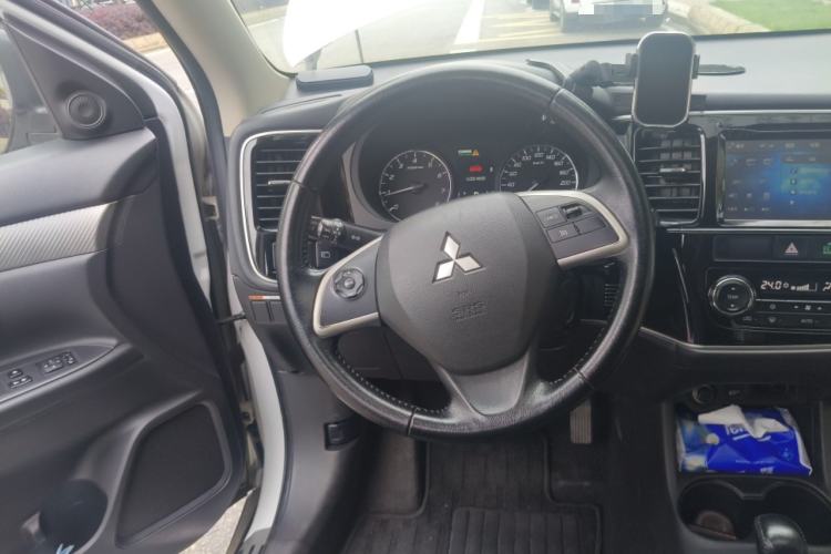 Used Mitsubishi Outlander 2014 2.4L 4x4 Deluxe Value Edition 5 Seats
