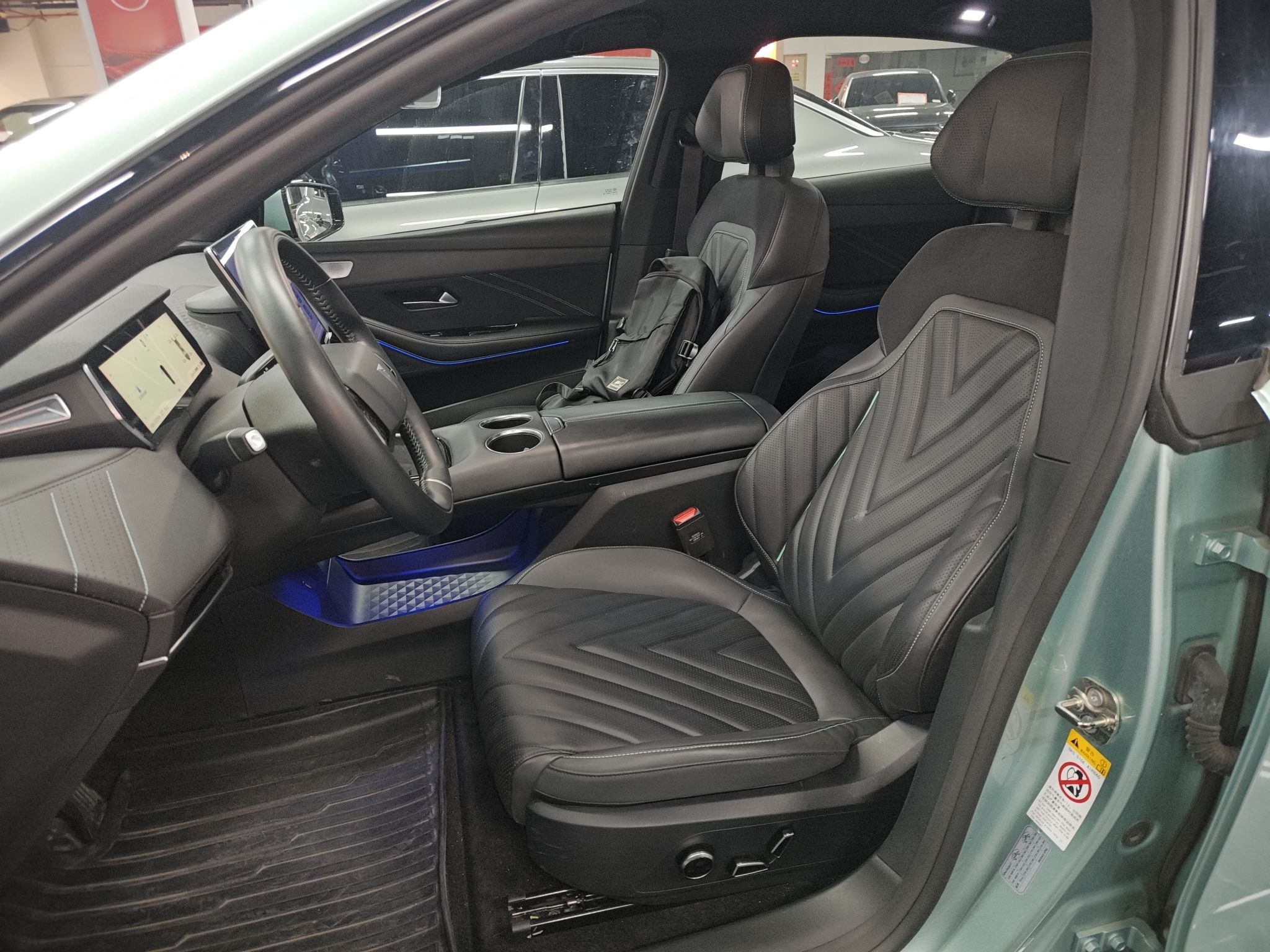 Переднее сиденье в автомобиле