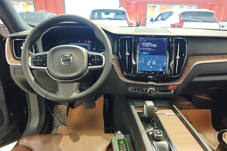 Used Volvo XC60 New Energy 2023 T8 Plug-in Hybrid Long-Range All-Wheel Drive Smart Luxury Edition Center Console